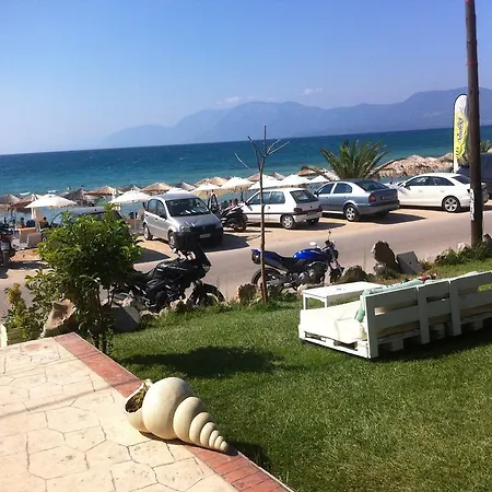 George & Artemis Seaside * Agios Thomas (Boeotia)